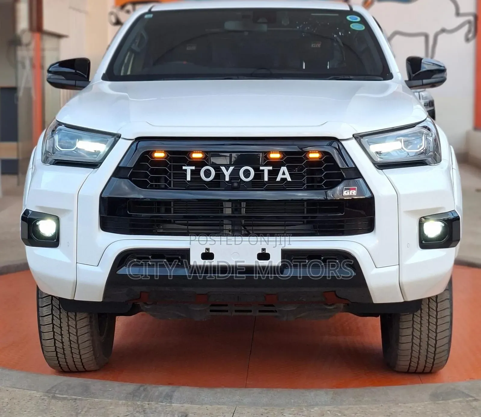 Toyota Hilux 2021 White