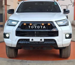 Toyota Hilux 2021 White