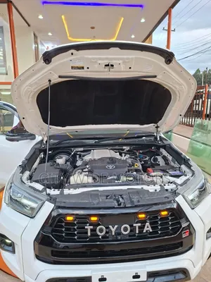 Toyota Hilux 2021 White