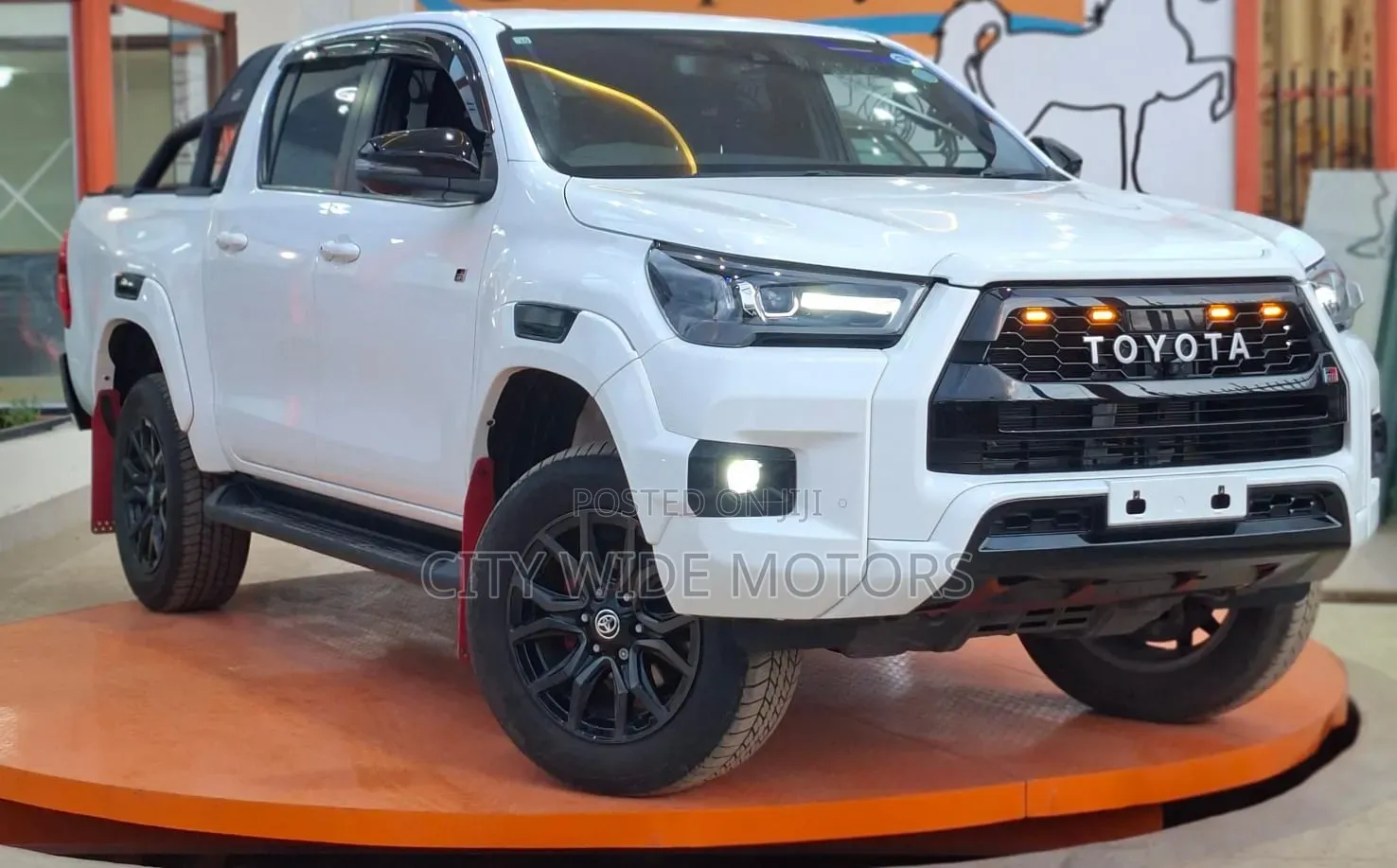 Toyota Hilux 2021 White