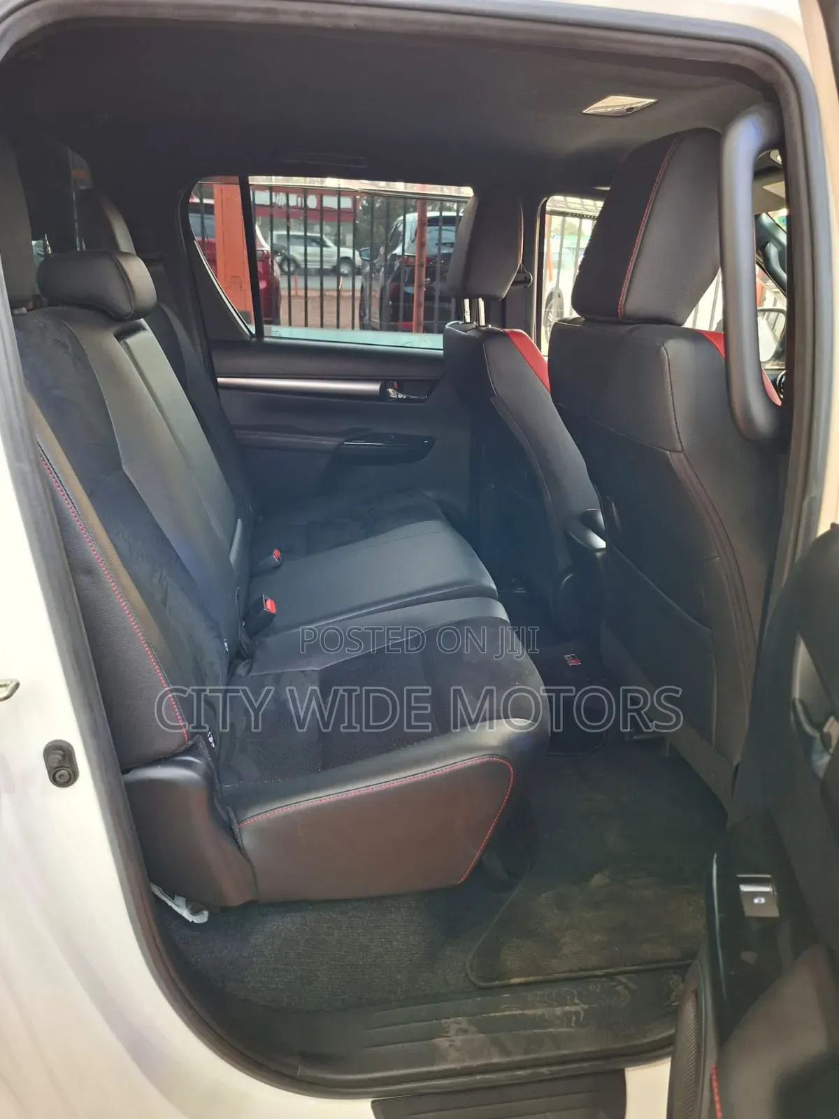 Toyota Hilux 2021 White