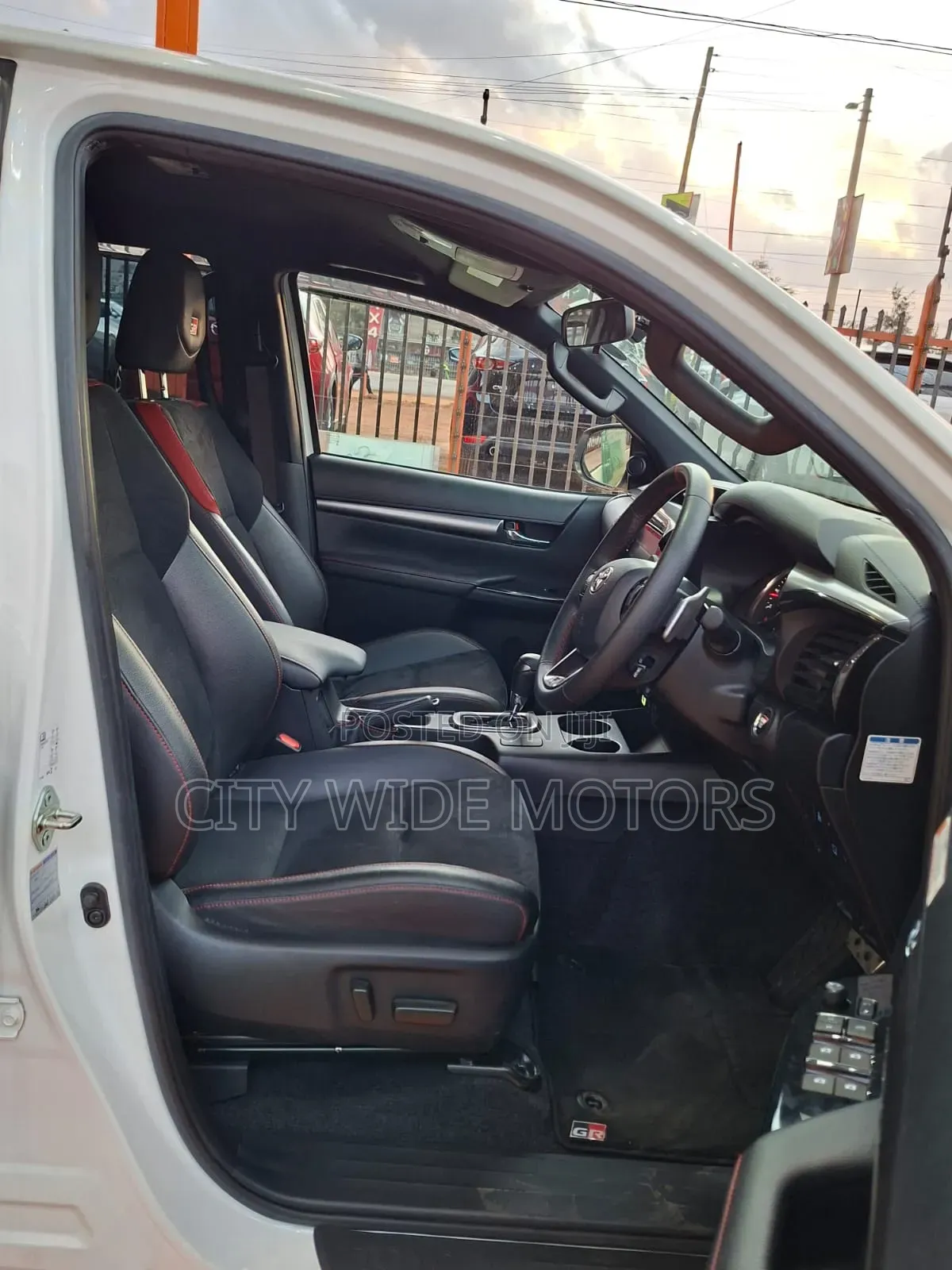 Toyota Hilux 2021 White