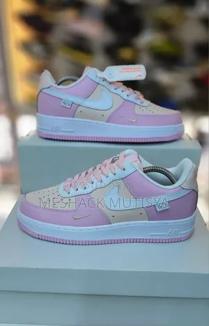 Sneaker Plug Ke