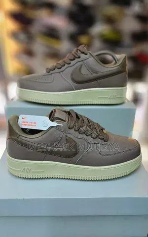 Sneaker Plug Ke