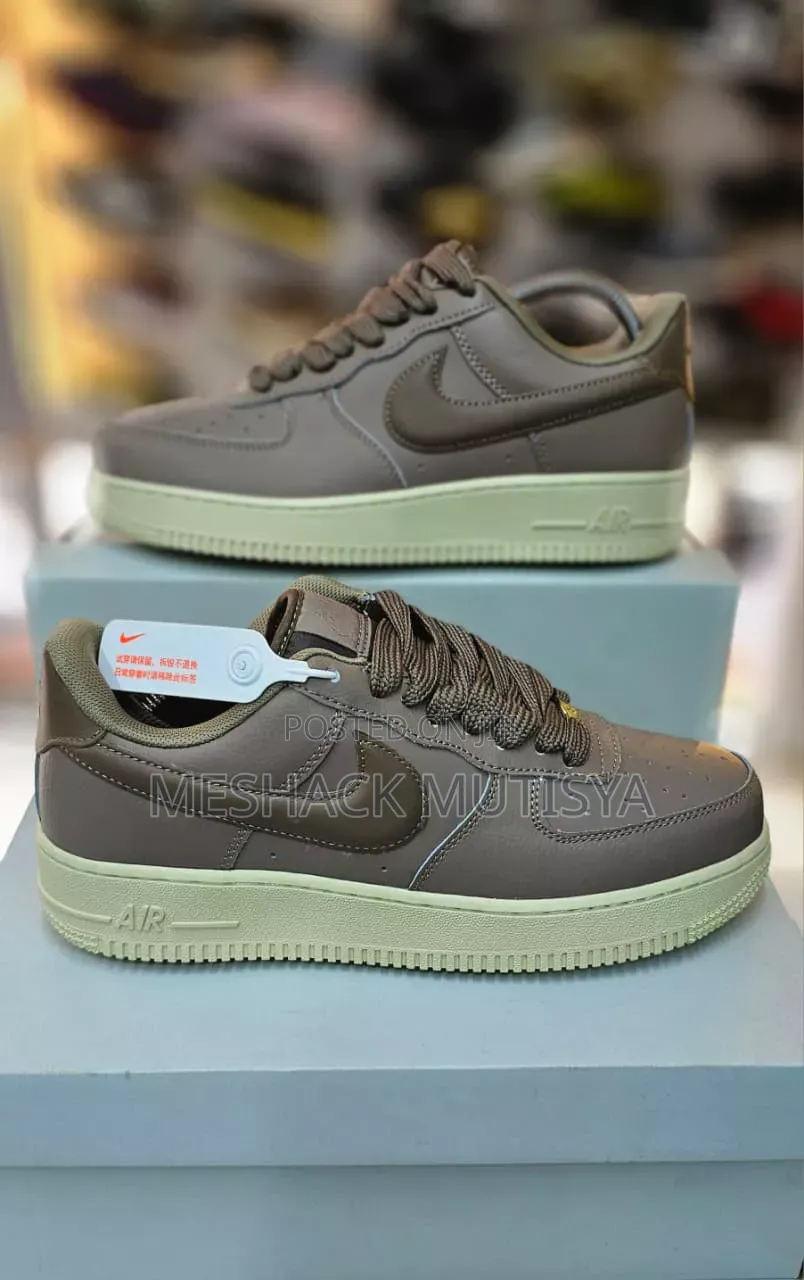 Sneaker Plug Ke