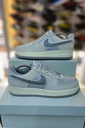 Sneaker Plug Ke