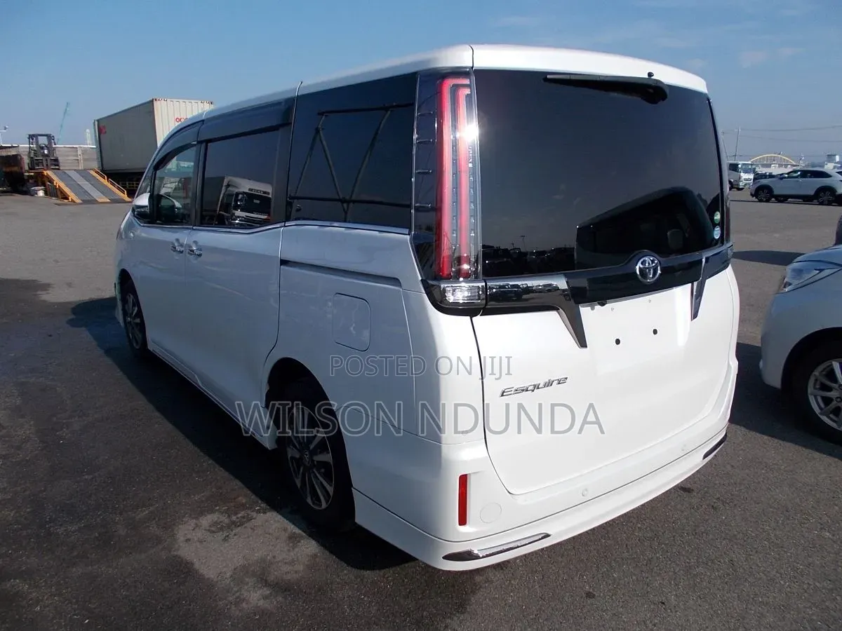 Toyota Esquire 2019 White