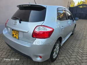 Toyota Auris 2010 Silver
