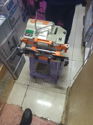 Key Cutting Machine/ Heavy Duty Key Cutting Machine (Df100e)