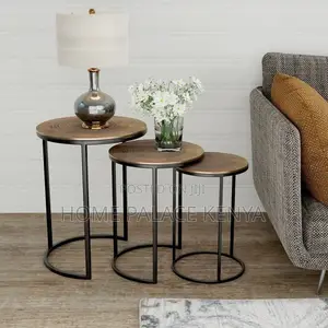 Coffee Table; Three Piece Round Top Nesting Coffee Table Set