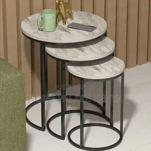 Coffee Table; Three Piece Round Top Nesting Coffee Table Set