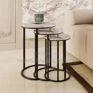 Coffee Table; Three Piece Round Top Nesting Coffee Table Set