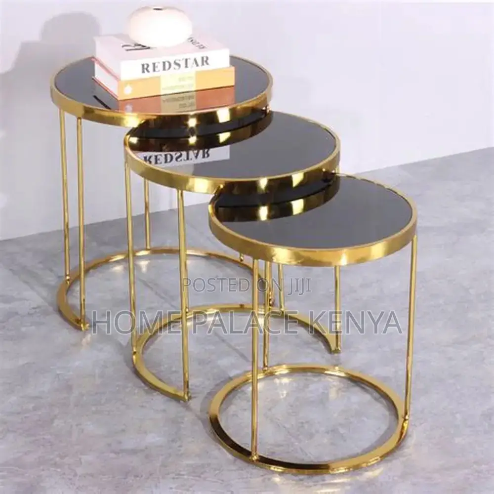 Coffee Table; Three Piece Round Top Nesting Coffee Table Set