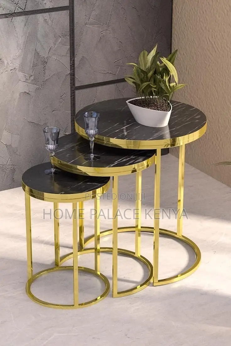 Coffee Table; Three Piece Round Top Nesting Coffee Table Set