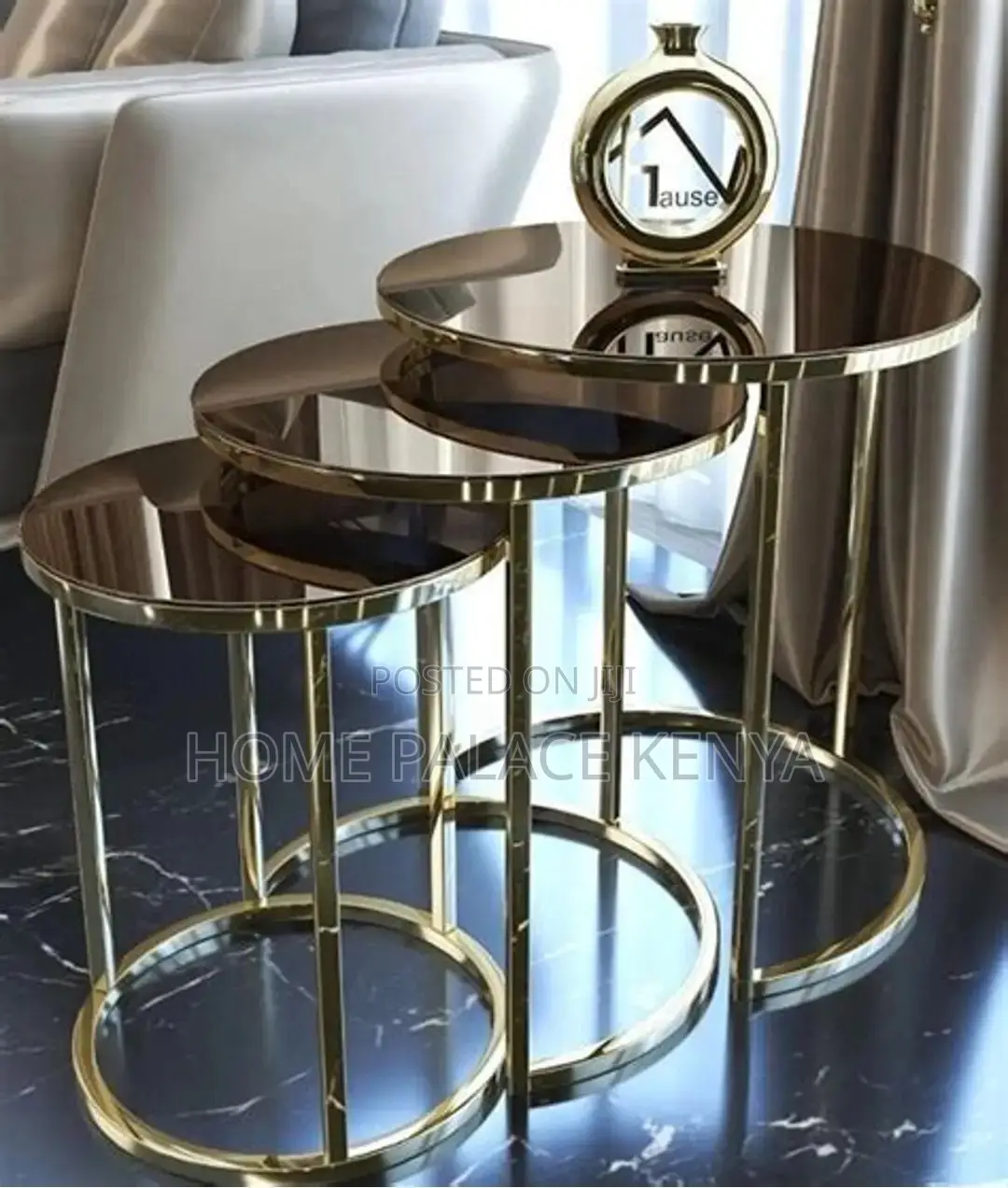 Coffee Table; Three Piece Round Top Nesting Coffee Table Set