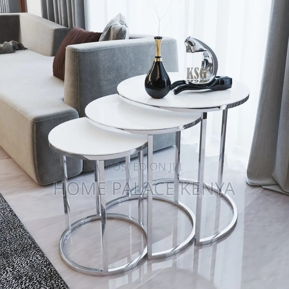 Coffee Table; Three Piece Round Top Nesting Coffee Table Set