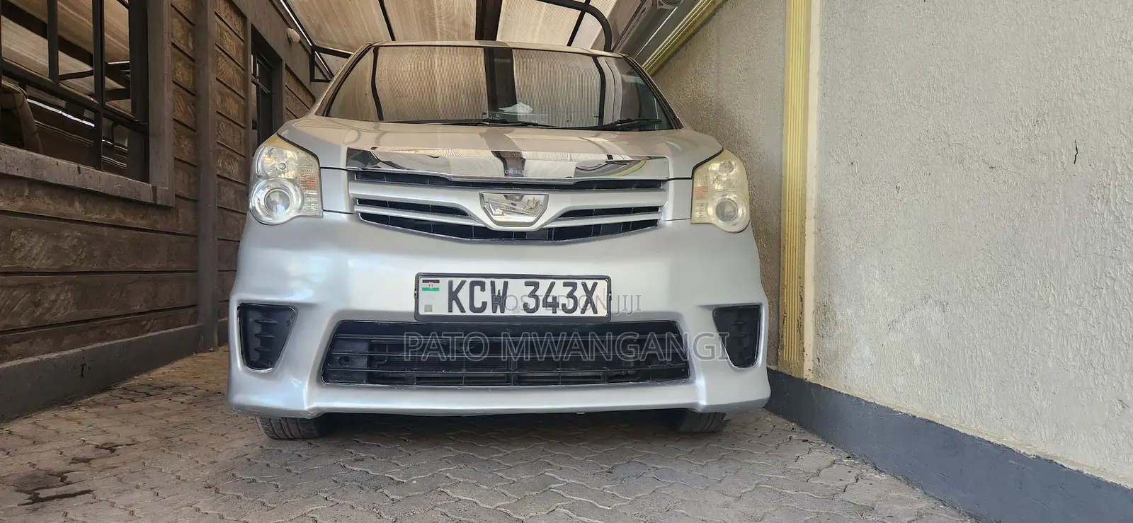 Toyota Noah 2.0 158hp FWD (8 Seater) 2012 Silver
