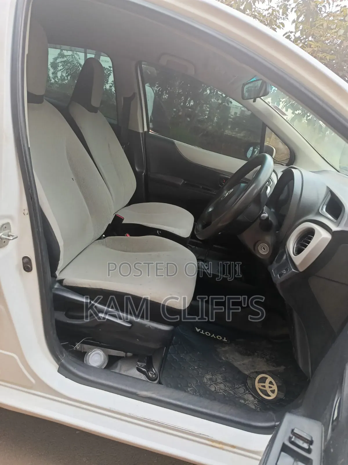 Toyota Vitz 2014 White