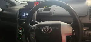 Toyota Noah 2.0 158hp FWD (8 Seater) 2012 Silver