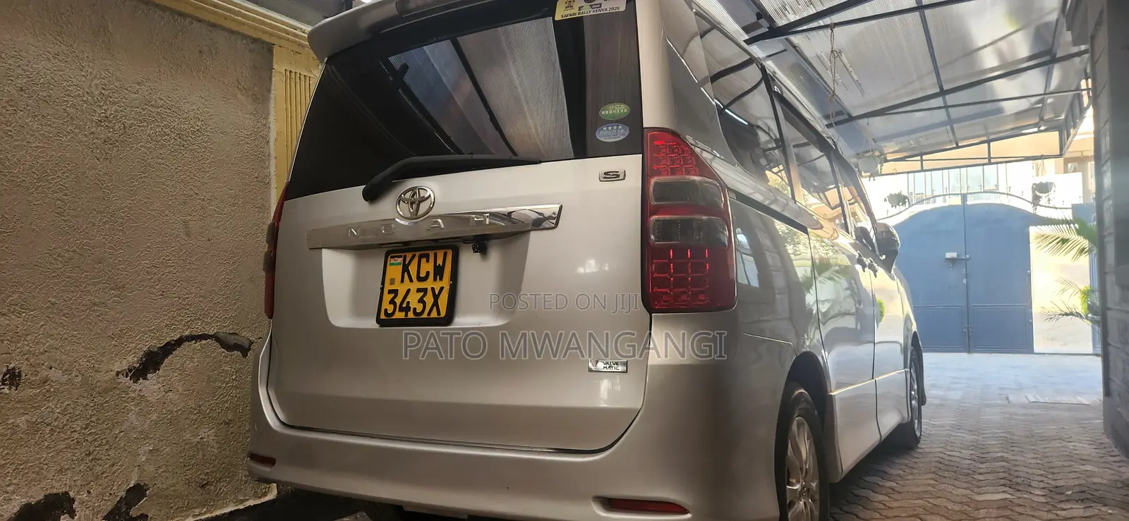Toyota Noah 2.0 158hp FWD (8 Seater) 2012 Silver