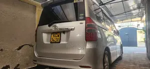 Toyota Noah 2.0 158hp FWD (8 Seater) 2012 Silver