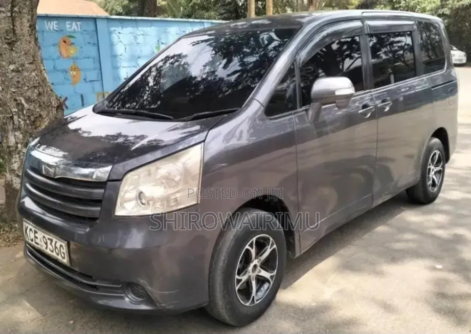 Toyota Noah 2008 Gray