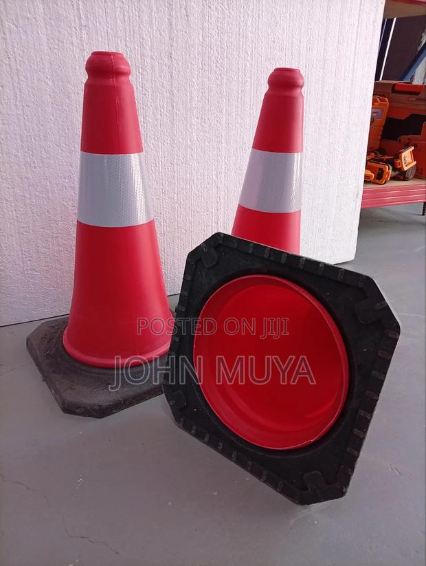 50cm Red and White Reflective Road Safety Cone - thumbnail 3