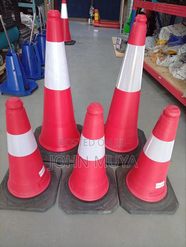 Heavy Duty Construction Cones 50cm/75cm - thumbnail 2