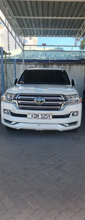 Toyota Land Cruiser 2016 White