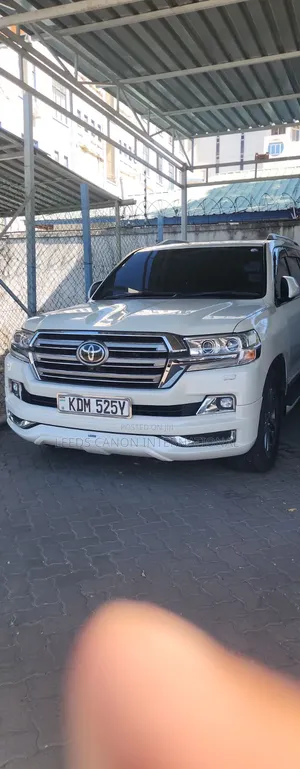 Toyota Land Cruiser 2016 White