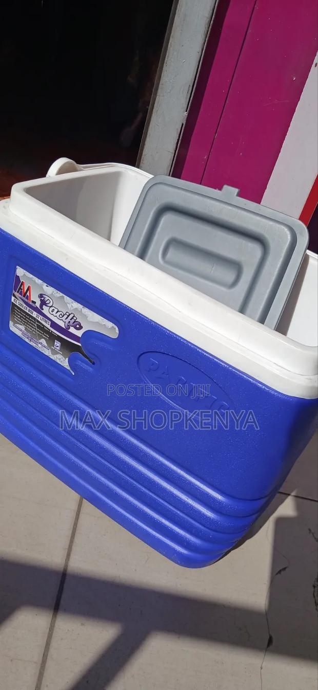 Pacific 32L Cooler Box – Large Insulated Ice Box