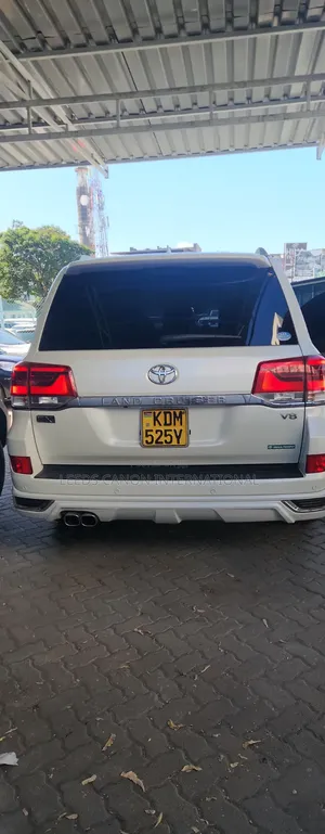 Toyota Land Cruiser 2016 White