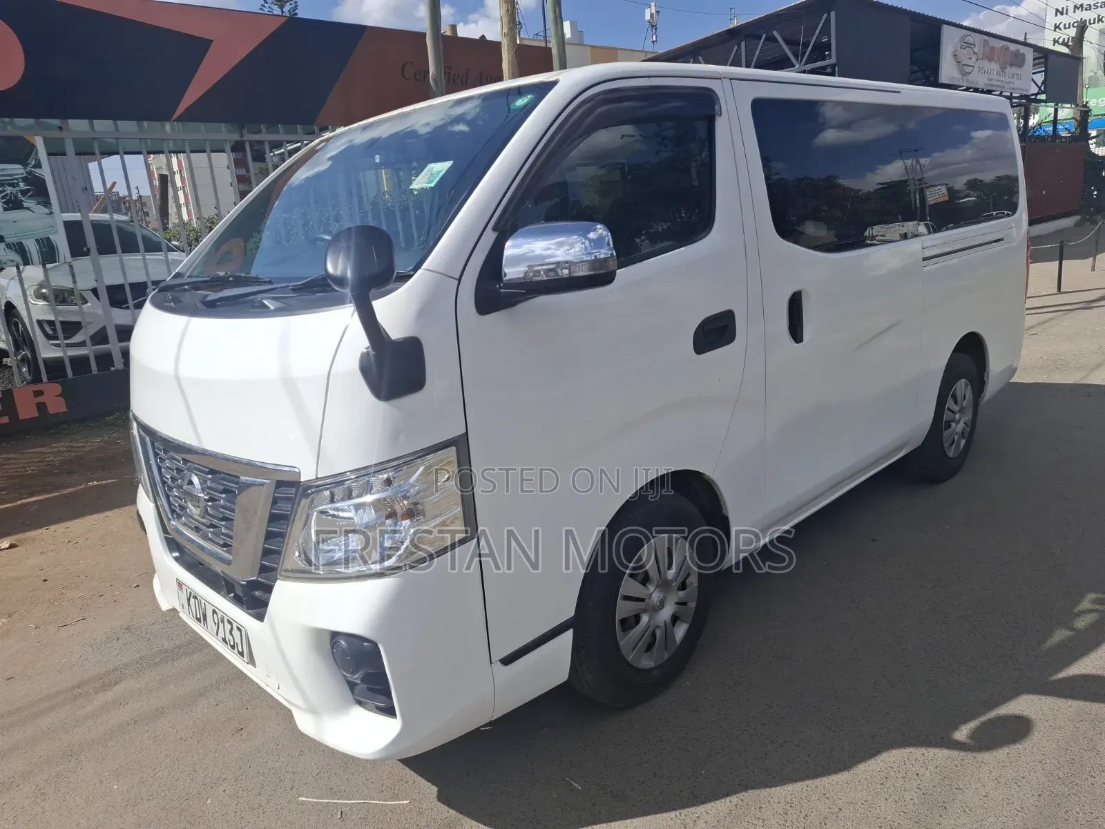 Nissan Caravan (Urvan) 2018 White
