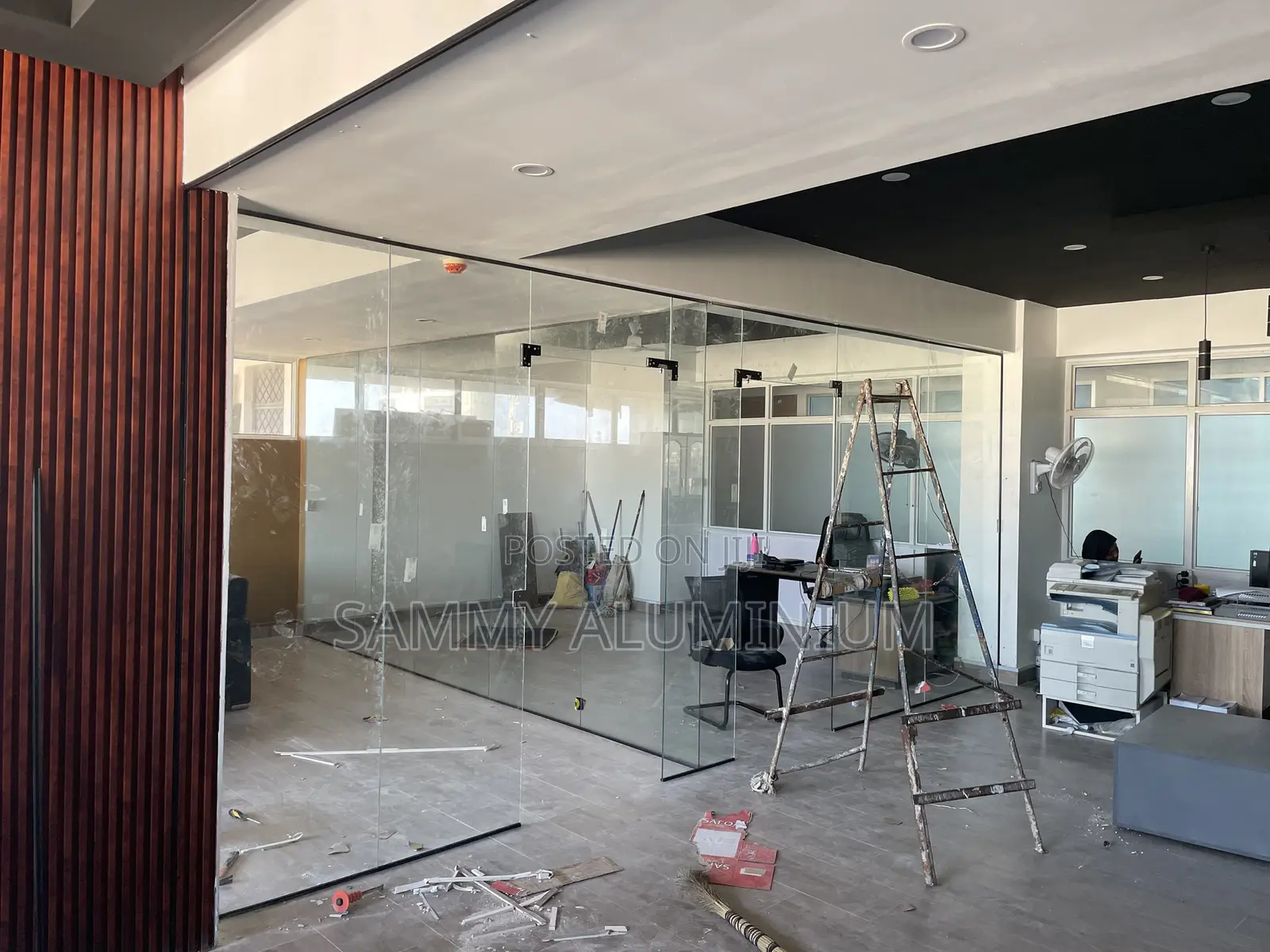 Create Better Work Spaces With Frameless Partitions