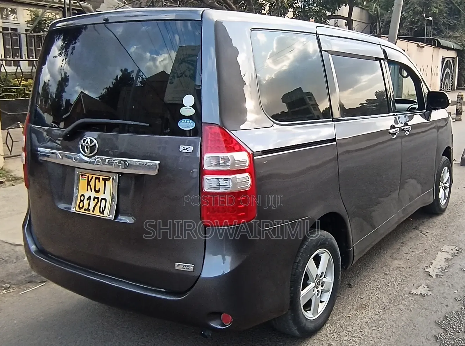 Toyota Noah 2011 Brown