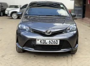 Toyota Vitz 2015 Gray