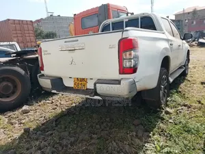 Mitsubishi L200 2023 White