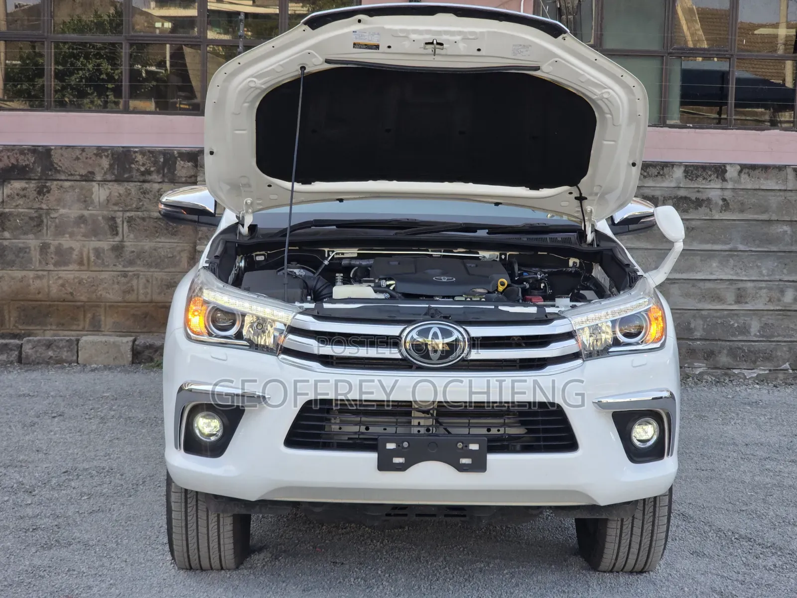 Toyota Hilux 2020 White