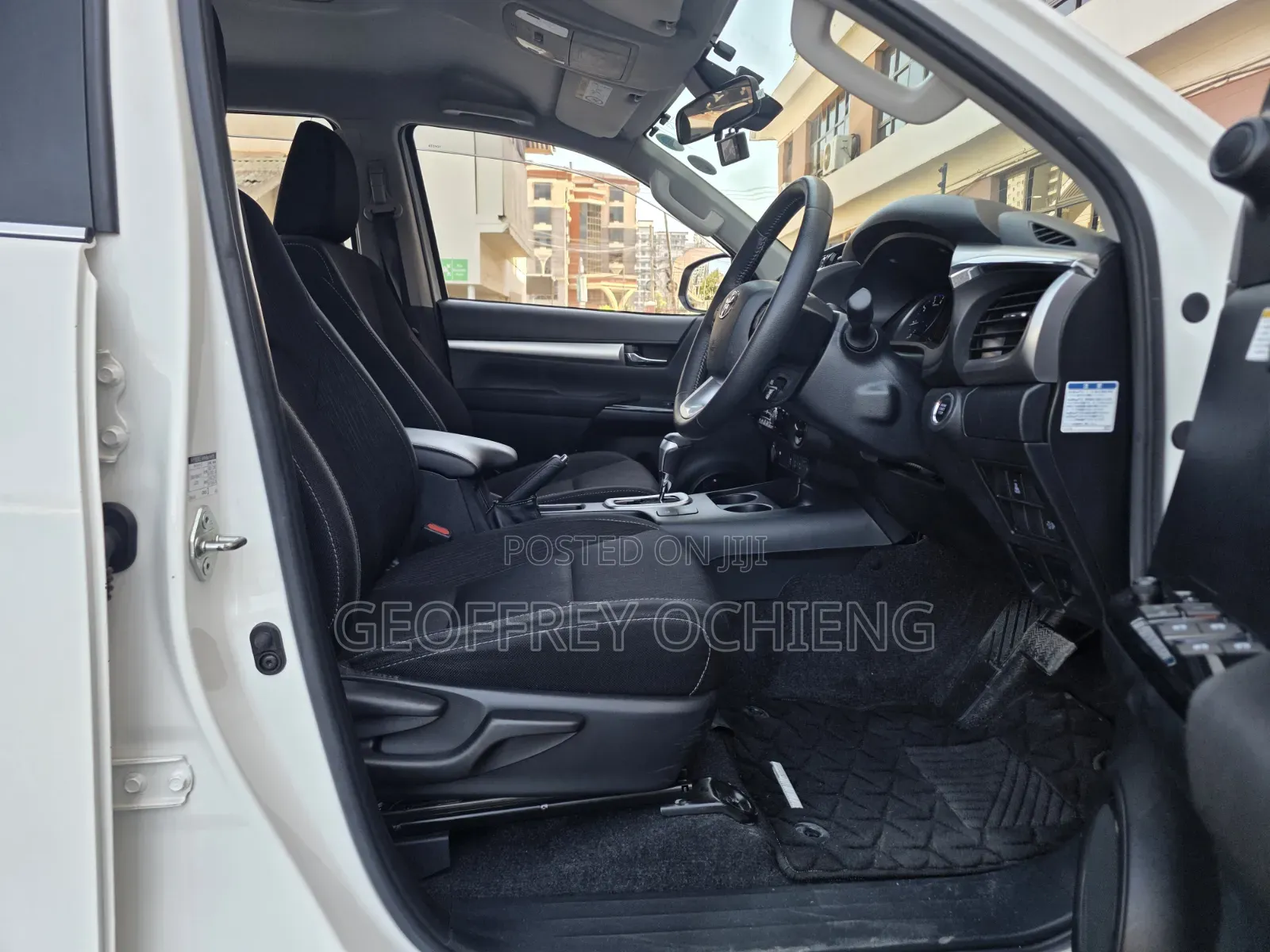 Toyota Hilux 2020 White
