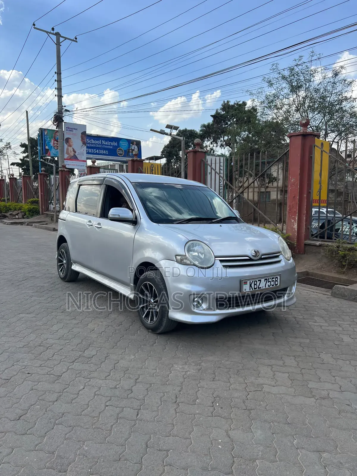 Toyota Sienta 2010 Silver