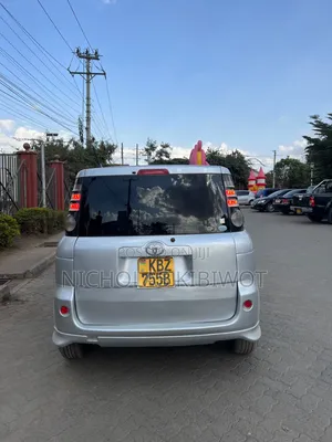 Toyota Sienta 2010 Silver