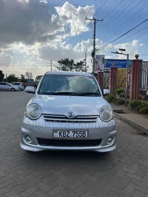 Toyota Sienta 2010 Silver