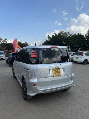Toyota Sienta 2010 Silver