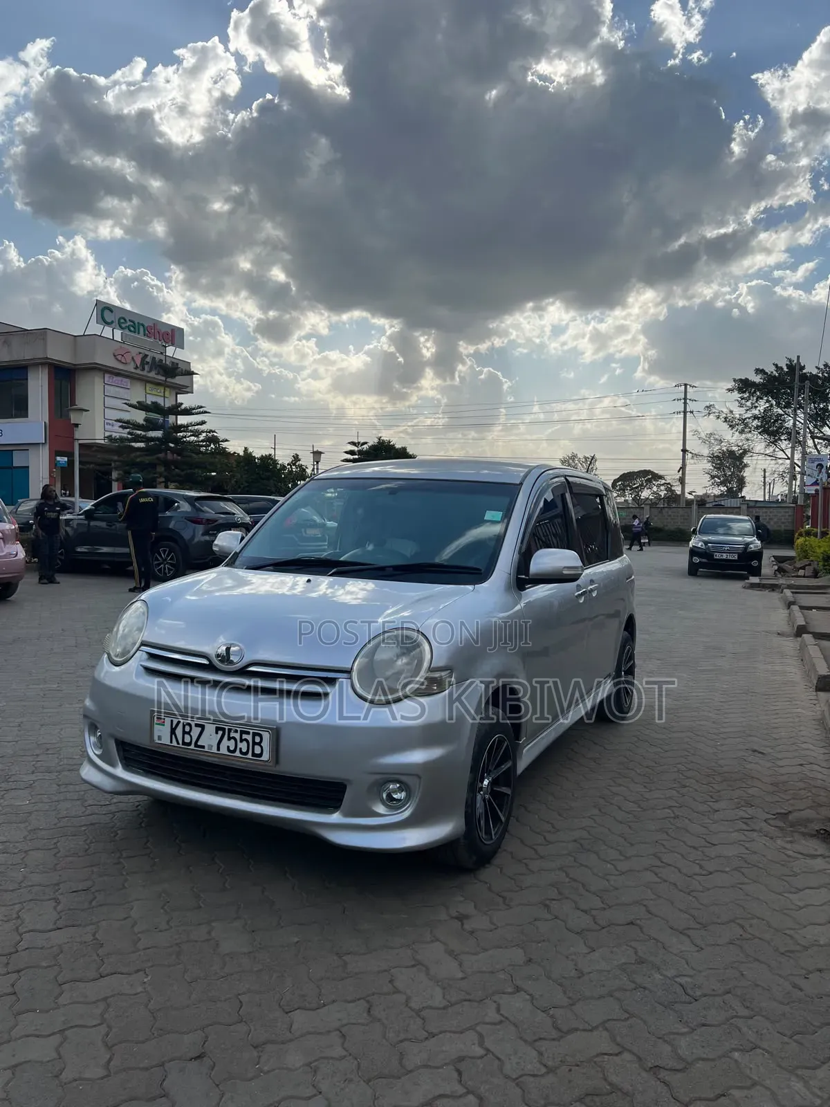 Toyota Sienta 2010 Silver