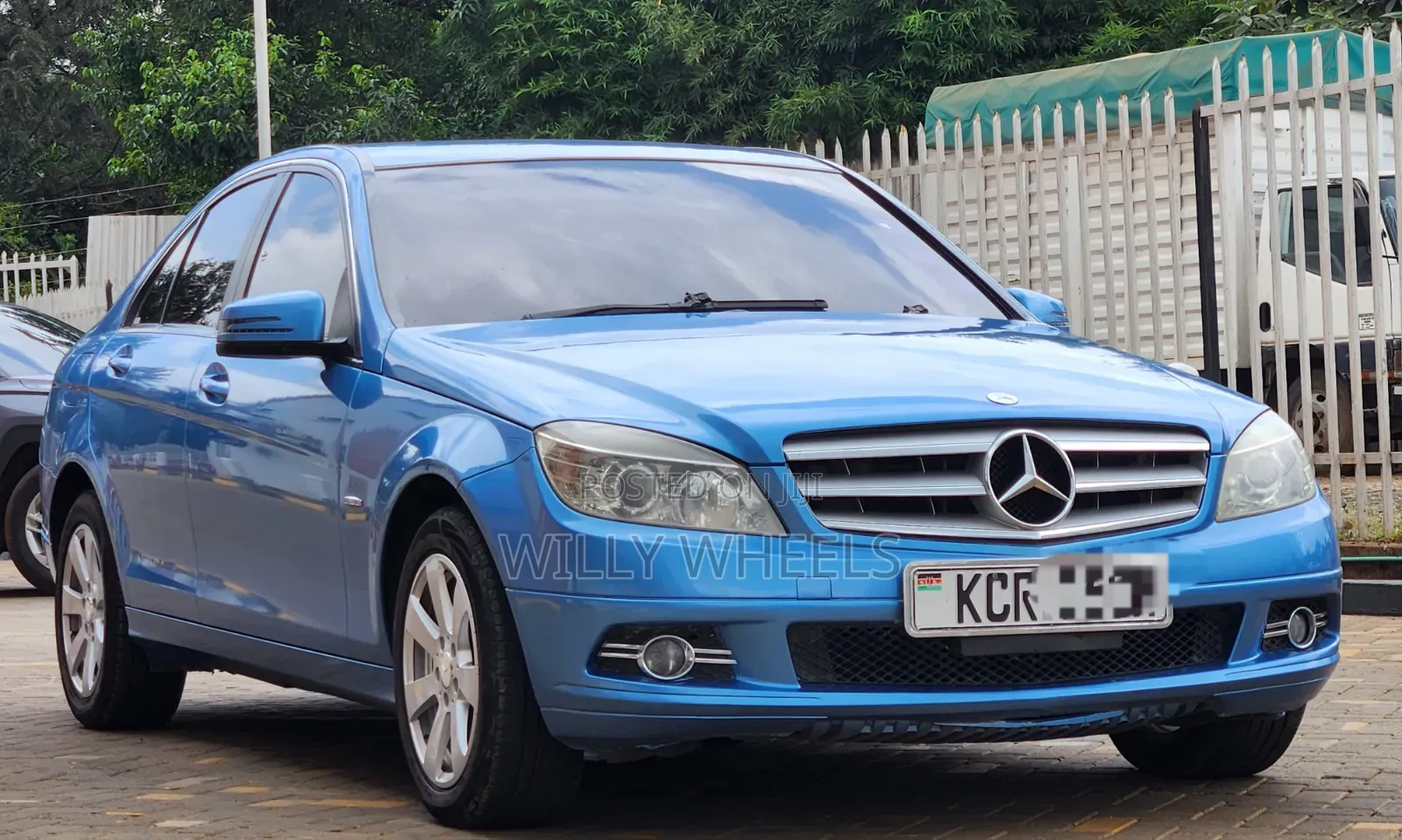 Mercedes-Benz C200 2011 Blue