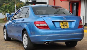 Mercedes-Benz C200 2011 Blue
