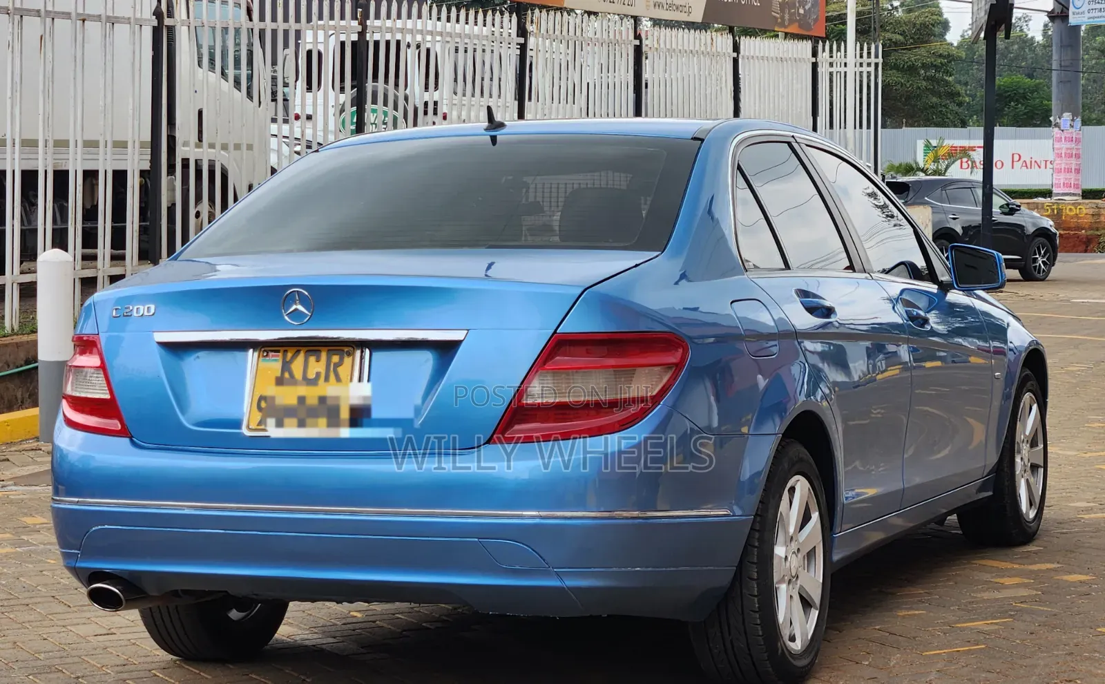 Mercedes-Benz C200 2011 Blue