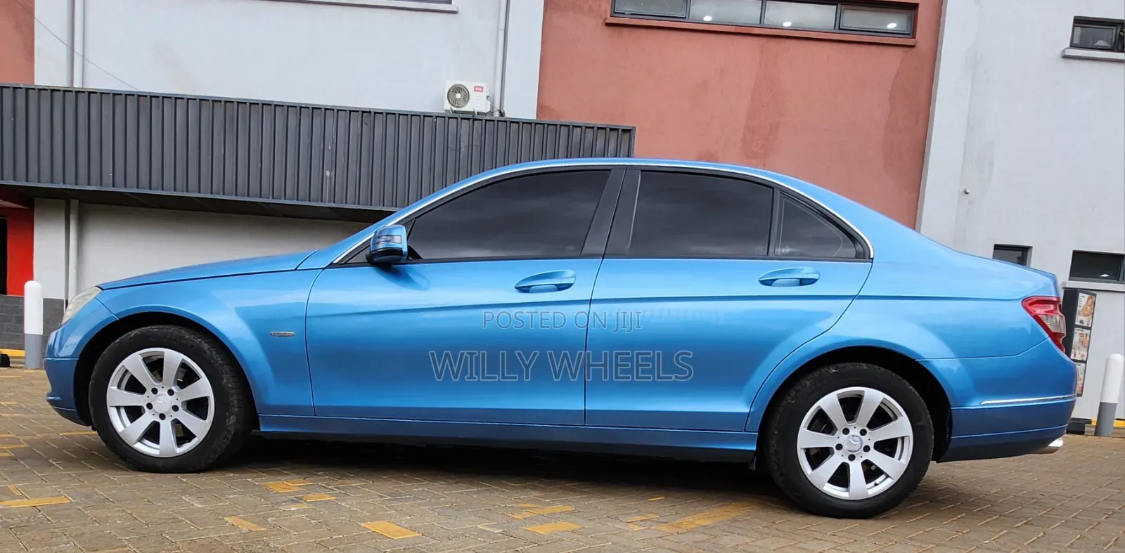 Mercedes-Benz C200 2011 Blue