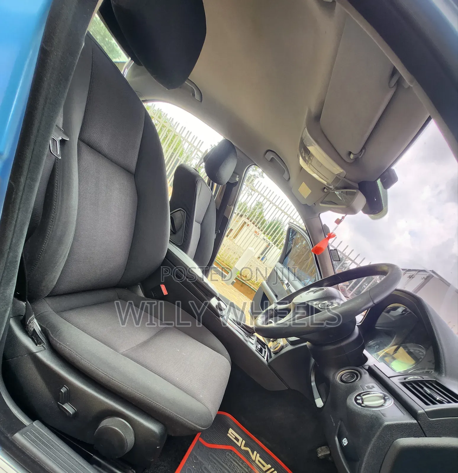 Mercedes-Benz C200 2011 Blue