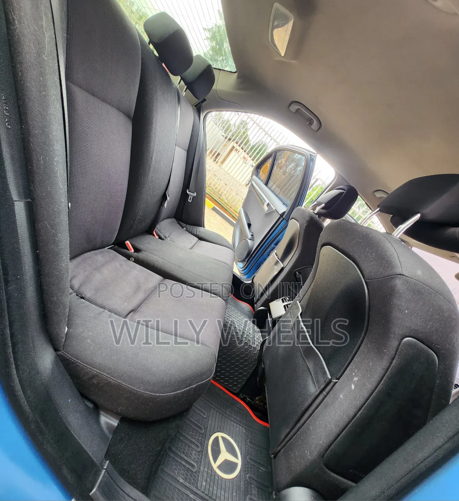 Mercedes-Benz C200 2011 Blue